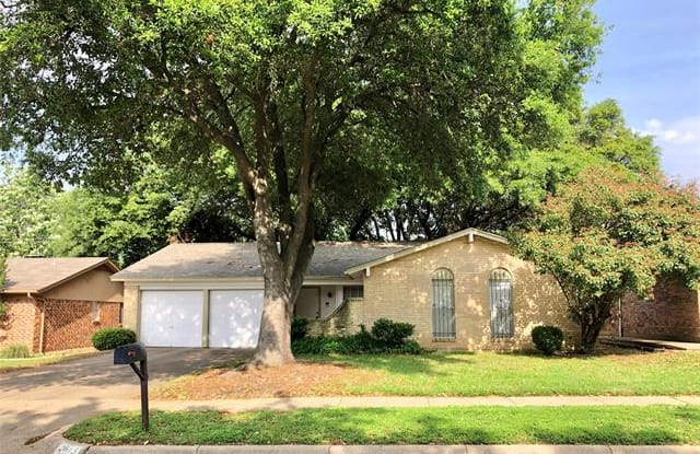 2613 Colleen Drive - 2613 Colleen Drive, Arlington, TX 76016