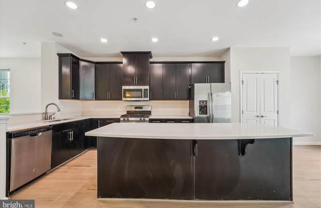 5313 SMITHS COVE LANE photos photos
