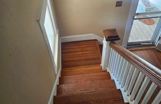 4 bedroom house less than a mile from UNCG Gallery 4