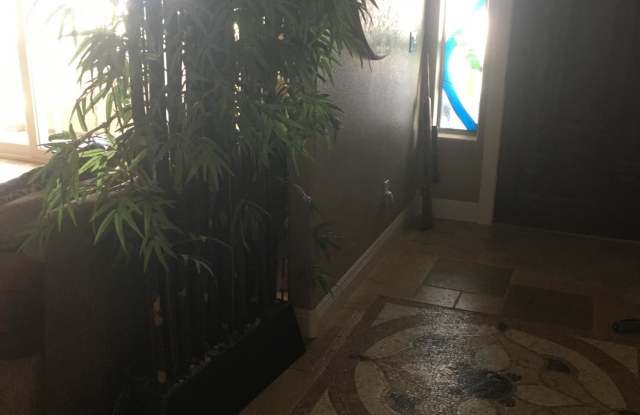 930 Lakeside Dr Gallery 4