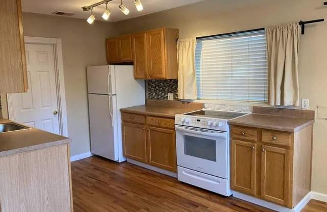 1409 N Jasmine St.  2 bd 1 ba  705 sq ft  $1895 Gallery 3