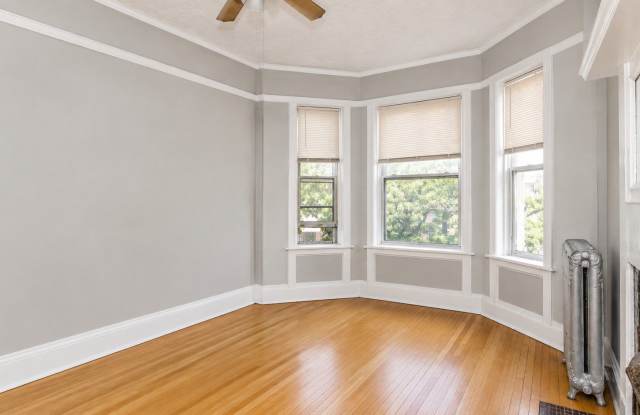 2941 W Belmont Avenue Gallery 3