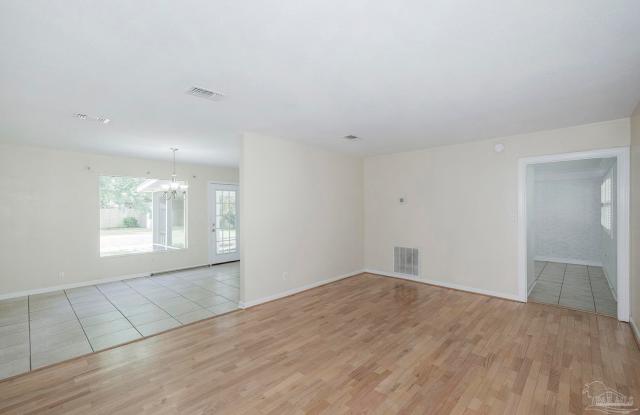 Delightful 3 Bedroom 2 Bath ranch style home for Rent with Bonus Room! Gallery 4
