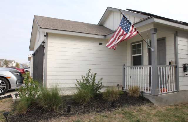 Spacious San Antonio Home Near JBSA | Solar Savings & Flex Room Gallery 3