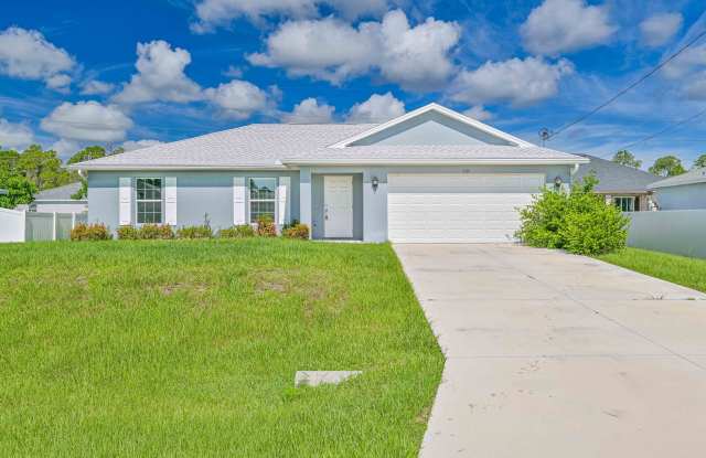 Spacious Three-Bedroom Home with Open Floor Plan, Large Yard photos photos