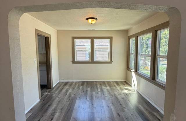 Spacious 4 Bedroom, 2 Bathroom Home with Carport Gallery 3