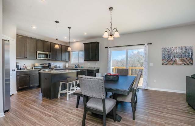 Brand new and fully furnished corporate executive home Gallery 4