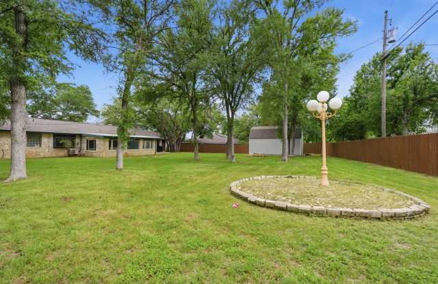Salado Home in Rural Subdivision Gallery 4