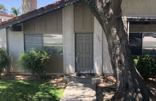 Redlands Townhouse in Great Complex 2+ 1.5 AVAILABLE NOW photos photos