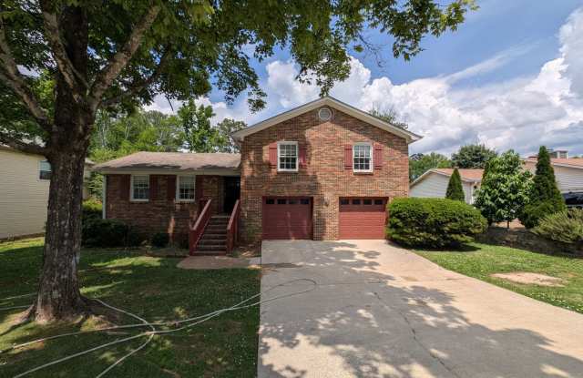 Freshly Updated 3BR Home with Spacious Fenced Backyard & Refinished Deck photos photos Freshly Updated 3BR Home with Spacious Fenced Backyard & Refinished Deck photos photos