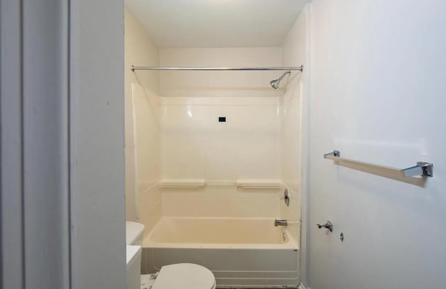 424 E NORTH Avenue unit: 2Nd Floor - 424 East North Avenue, Baltimore, MD 21202 424 E NORTH Avenue unit: 2Nd Floor - 424 East North Avenue, Baltimore, MD 21202