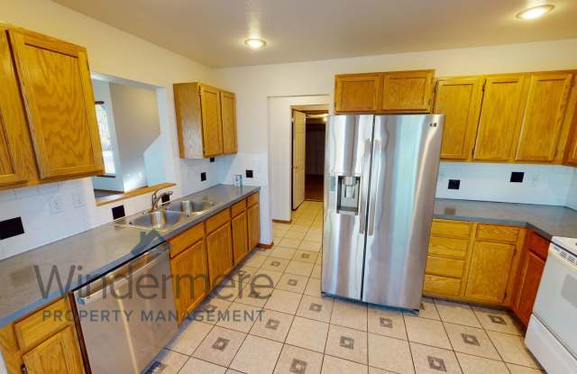 743 Roosevelt *Fenced backyard, covered patio* Gallery 4