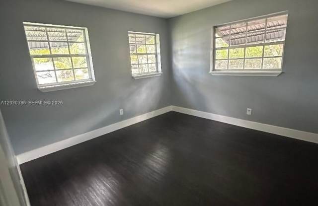 4530 NW 23rd St photos photos
