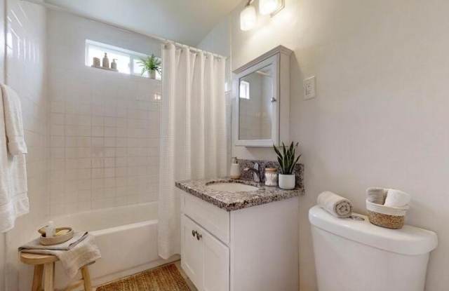 2619 Gates Avenue - F Gallery 4