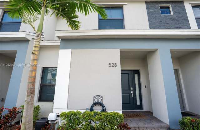 528 NE 1st Dr photos photos