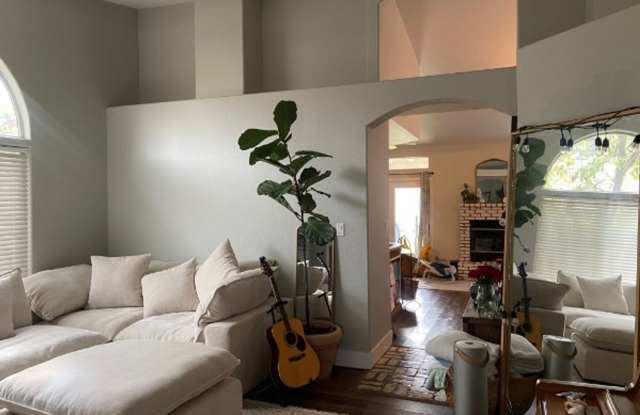 Beautiful Four Bedroom Home in Olive Estates photos photos