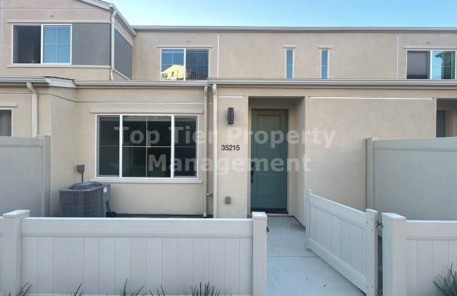 ***Gorgeous 2 bed / 2.5 bath / 1,083 sqft Townhouse in New Citro Community of Fallbrook - Available NOW** - 35215 Citrange Lane, San Diego County, CA 92028