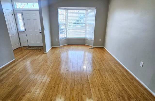 Crofton Village Townhome 4 Ba 3.5 Br with Deck Gallery 2