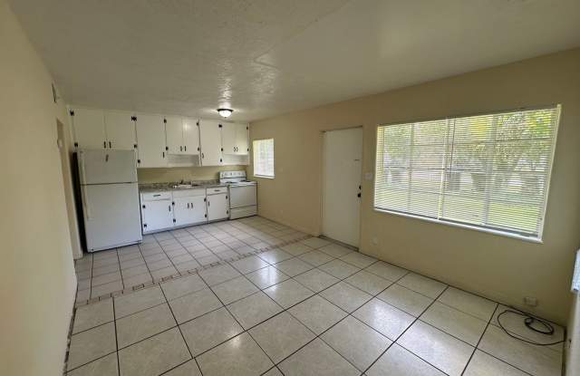 Cozy 2 bedroom/1 bath home. Gallery 3