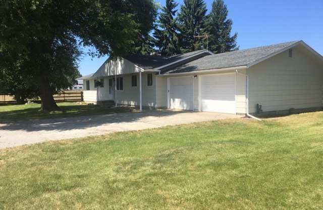 SINGLE FAMILY HOME HORSE PROPERTY ON PRAIRIE AVENUE (APP#106) photos photos