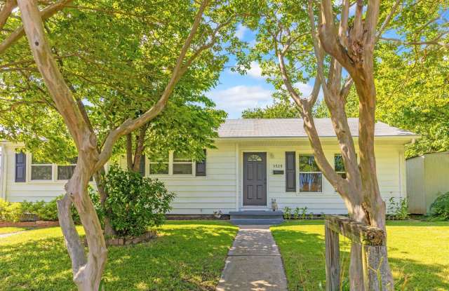 4 Bed 2 Bath Home for Rent! photos photos