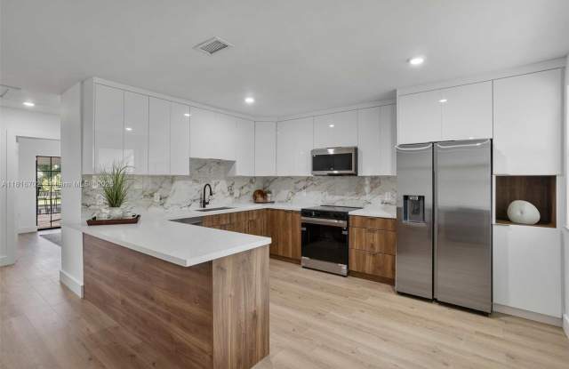 5860 SW 13th St photos photos