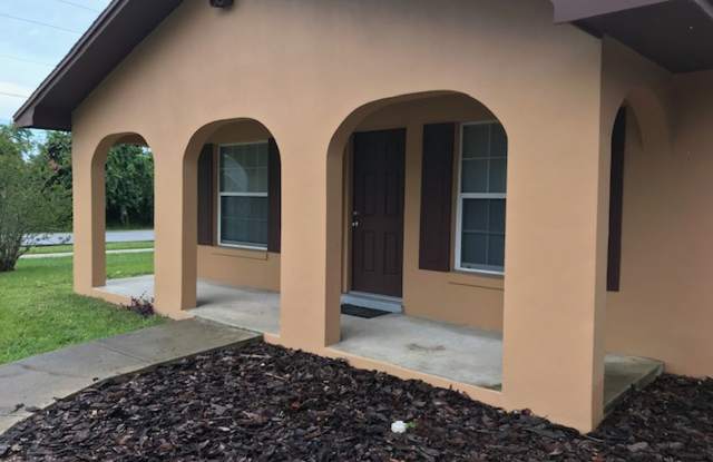 Conveniently located to I-4 photos photos