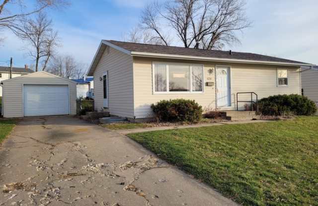 620 West 9th Avenue - 620 West 9th Avenue, Marion, IA 52302