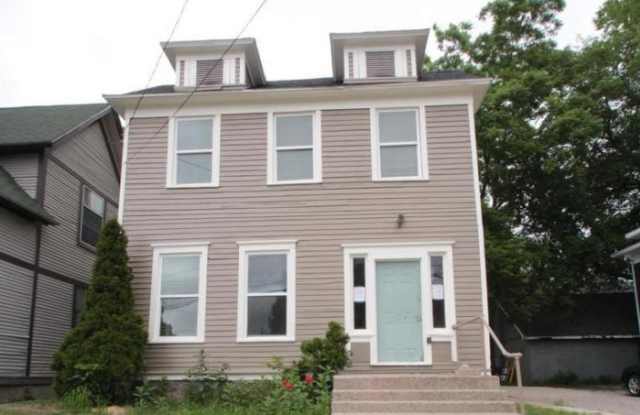 314 College Ave NE - 314 College Avenue Northeast, Grand Rapids, MI 49503