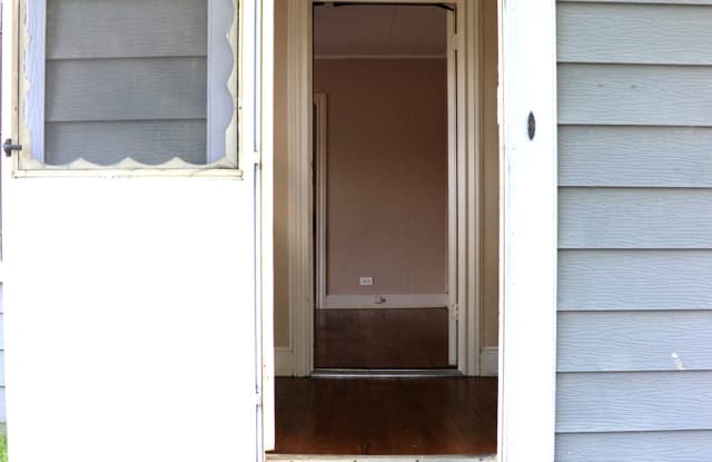 210 N. Stiles Gallery 4