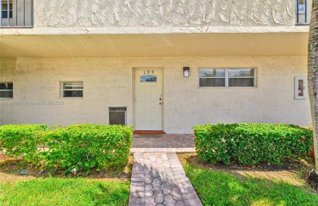 681 S Hollybrook Dr photos photos