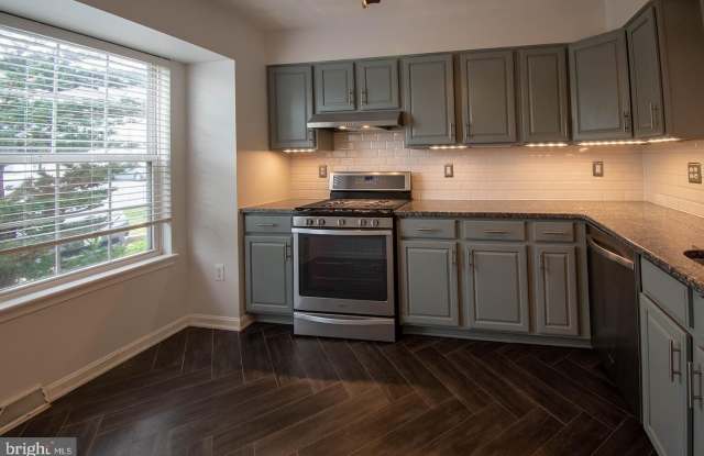 5620 QUEEN ANNE Court Gallery 4