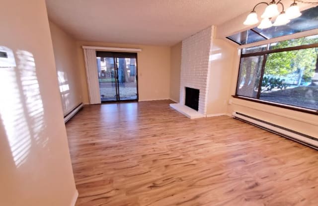 10003 NE 123rd St Unit - 10003 Northeast 123rd Street, Kirkland, WA 98034