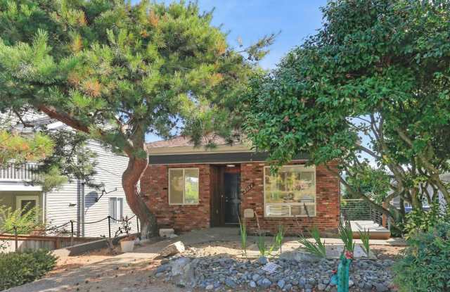 Magnificent Upper Unit in Duplex in/near Magnolia Gallery 3