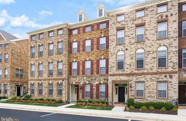 22503 NAUGATUCK Square Gallery 2