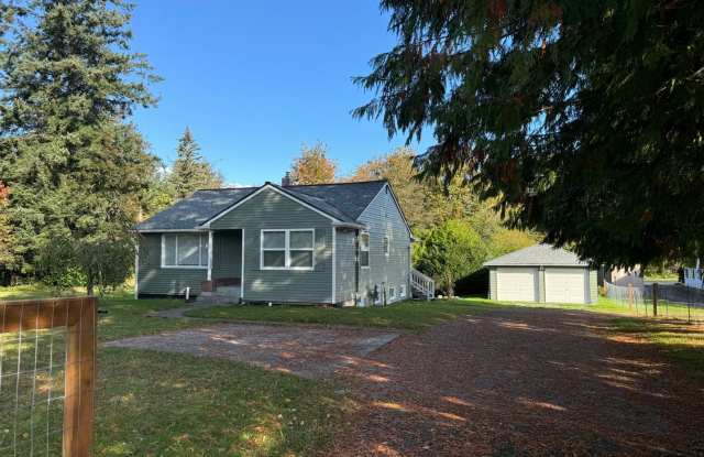 Charming 4 bedroom on 1+acre in Renton across from Benson Hill Elementary photos photos