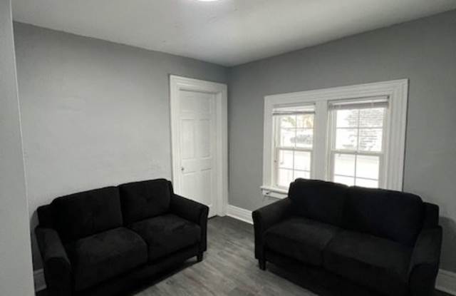 1112 East Colvin StreetBack House Gallery 2