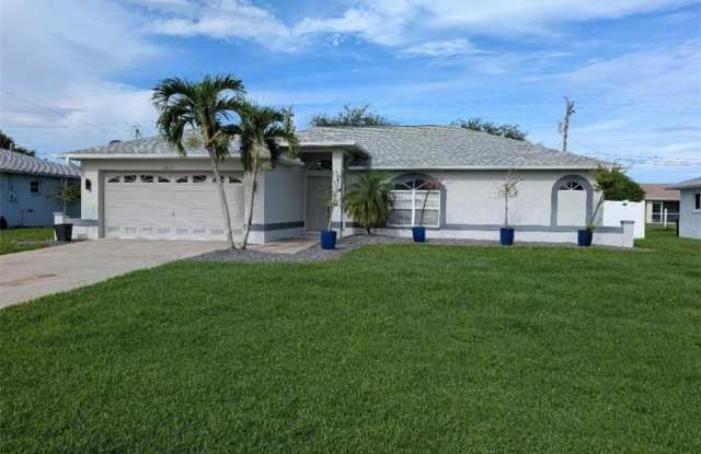 4614 SW 7th Avenue photos photos