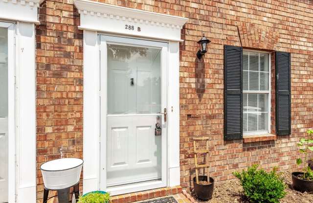 Charming 2BR Townhome in Hendersonville - 288 Donna Drive, Hendersonville, TN 37075