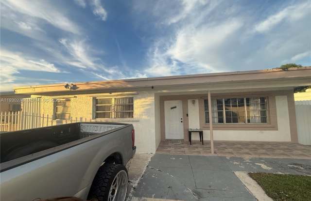 3251 NW 101st St photos photos