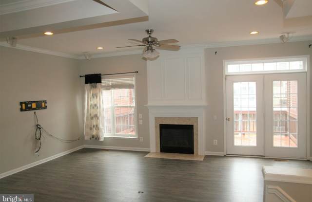 22488 MAISON CARREE SQUARE Gallery 2