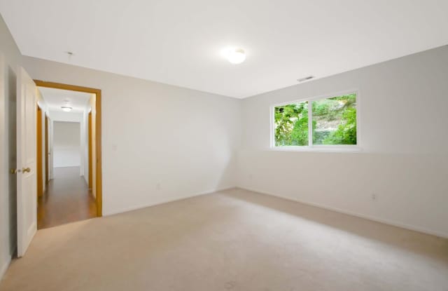 2910 Larkspur Dr Gallery 3