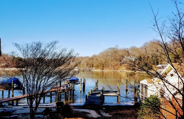 692 N RIVERSIDE DRIVE - 692 North Riverside Drive, Herald Harbor, MD 21032