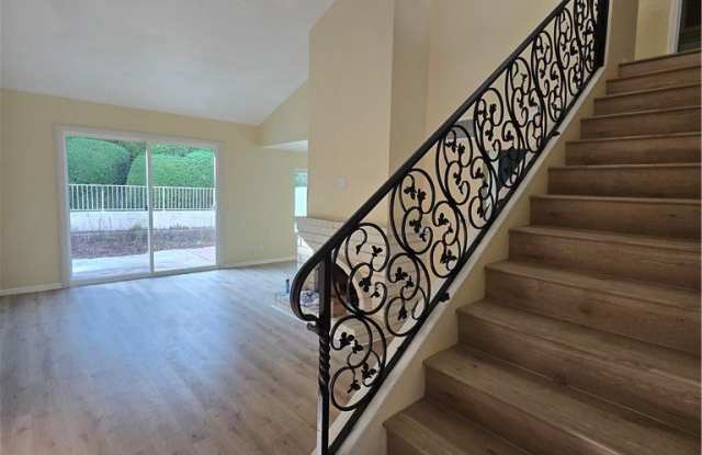 919 Creekside - 919 Creekside Drive, Fullerton, CA 92833