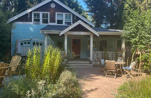 Gorgeous Maple Leaf Property - Huge Yard and Lots of Parking photos photos