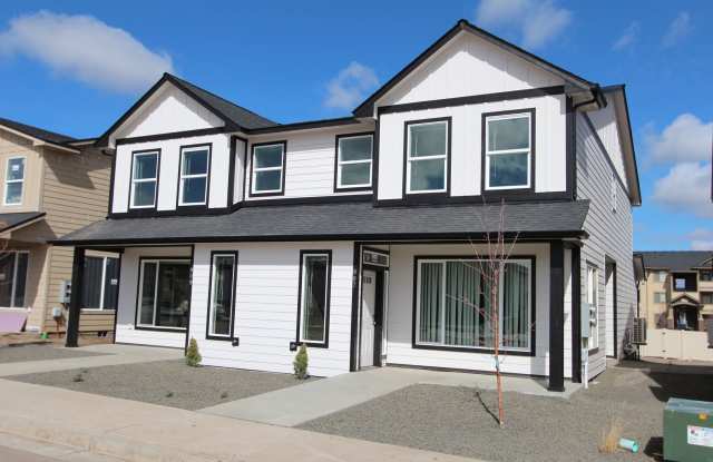 Modern design 3-bed, 2.5-bath duplex photos photos