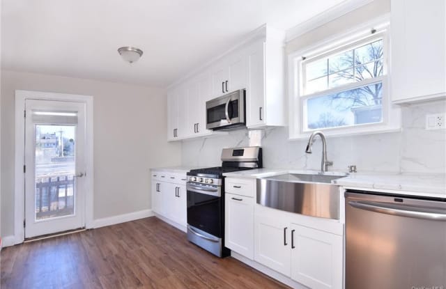 324 Fourth Avenue - 324 Fourth Avenue, Pelham, NY 10803