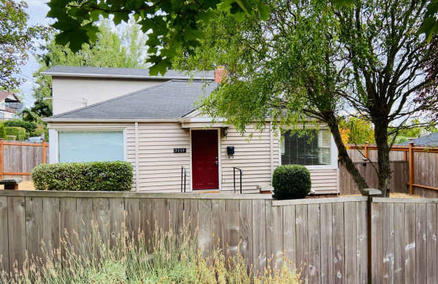 $1000 Off Before November 1st! 3 Bedroom in the Heart of W Seattle! photos photos $1000 Off Before November 1st! 3 Bedroom in the Heart of W Seattle! photos photos
