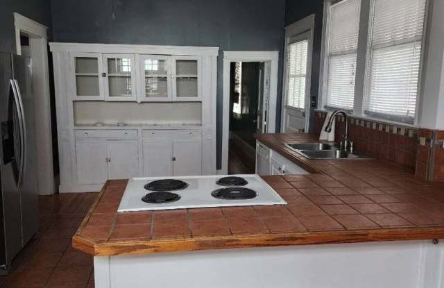 2 Bedroom 2 bath house 1850 Square Foot!! Lots of Room!! photos photos