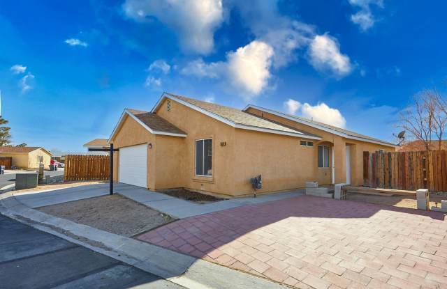 3 BEDROOM BARSTOW HOME Gallery 3